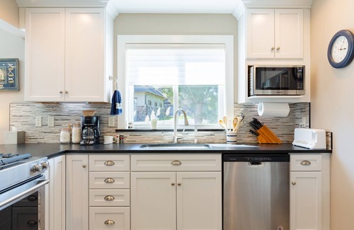 Freeland House | Mutiny Bay Ocean Breeze Retreat by AvantStay