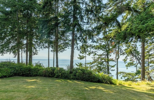 Freeland Cabin | Mutiny Bay Waterfront Cabin