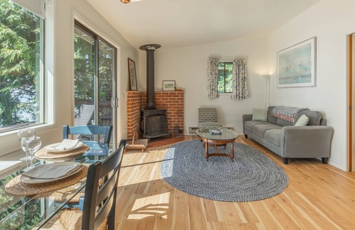 Freeland Cabin | Mutiny Bay Waterfront Cabin