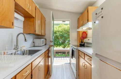 Freeland House | Mutiny Bay Waterfront Cabin by AvantStay Views