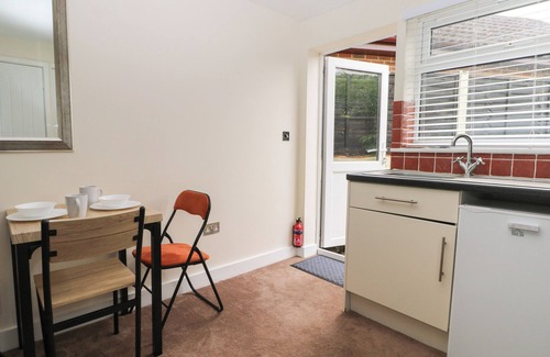 Ford Cottage | MUTLEY HALL, pet friendly, with a garden in Eastergate