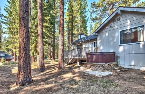 Montgomery Estates Ski Chalet | MV39 South Lake Tahoe Cabin with Hot tub, tech friednly great wifi! VHR21-0029