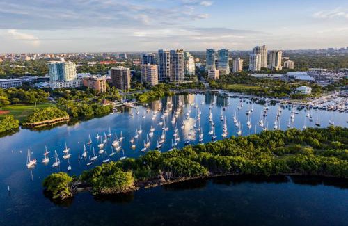 Coconut Grove Hotel | MVR Groves Most Photo Worthy Suite