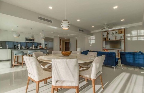 Playa Mujeres Resort | Wk After Thanksgiving 5 Diamond 3 BR Loft Cancun