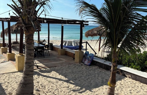 Playa del Secreto Villa | Amazing Beachfront 3-Bdrs. groundfloor Suite “Chef & Staff”in Playa del Secreto