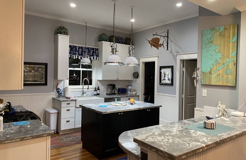 San Jacinto House | My Blue Heaven Luxe Beach๐ Heated Pool ๐ near Pier & Strand ๐ 2 King Beds 5 Star