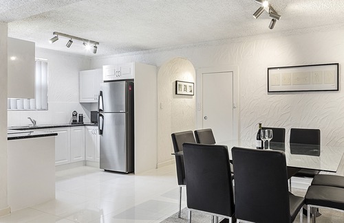Glenelg South Apartment | My Captain | 3BDR, Luxury, Beach, WiFi & Airport