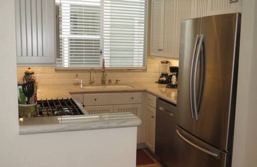West Newport Condo | My Newport Place - Steps to Beach