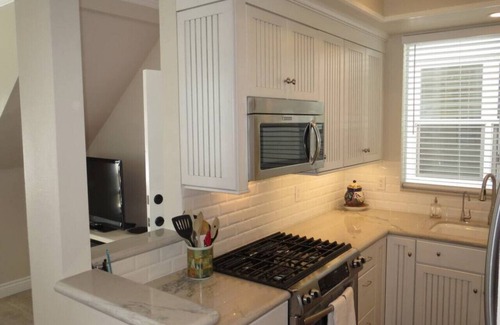 West Newport Condo | My Newport Place - Steps to Beach