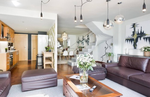 Sant Gervasi Apartment | My Space Barcelona 2 duplex for up to 20 people with private pool and garden