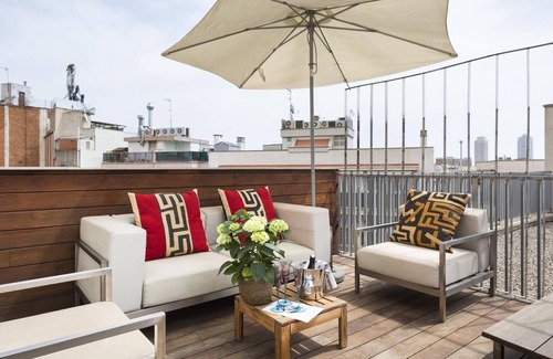 el Fort Pienc Apartment | My Space Barcelona 6 Apart. to have 48 people around the Triunfo Arco
