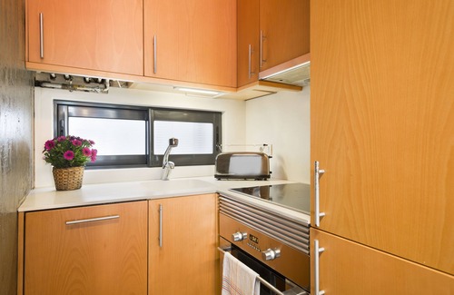Sant Gervasi Apartment | My Space Barcelona Apart. Cerca de la Quiron for 20 people in 5 rooms