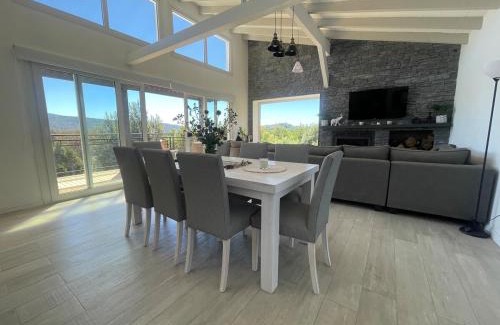 Lanin National Park Ski Chalet | My Way, Casa de Montaña