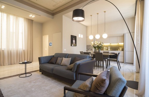 Como City Centre Apartment | MyHomeInComo - Ivory Suite