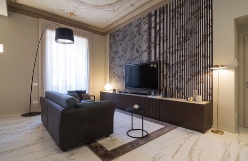 Como City Centre Apartment | MyHomeInComo - Ivory Suite