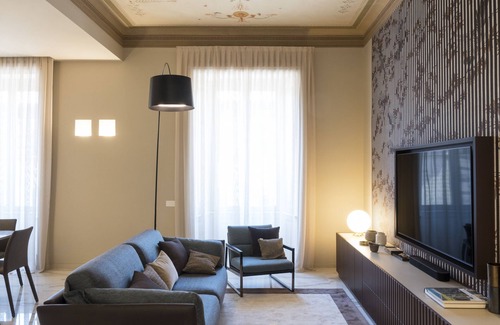 Como City Centre Apartment | MyHomeInComo - Ivory Suite