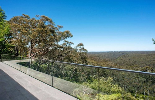 Wentworth Falls House | Myoora Backing Blue Mountains National Park