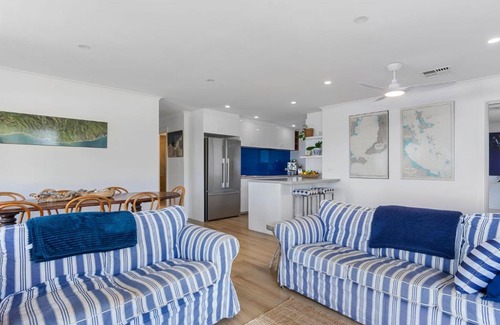 Myponga Beach House | Myponga Dunes - 1 Hewett Crescent, Myponga Beach