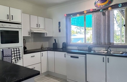 Diamond Beach House | Myriong - 5 Bedroom Family Home in the Heart of Diamond Beach