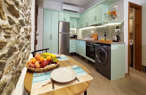 Horto House | Myrsini's Downstairs Studio