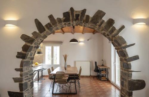 Parikia House | Myrsini Traditional Hillside Cottage