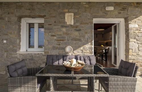 Parikia House | Myrsini Traditional Hillside Cottage