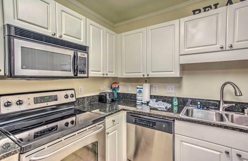 Vaught Condo | Myrtle Beach Condo w/Pool Access!