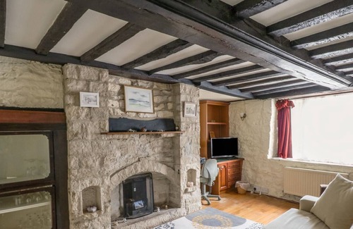 Wyke Regis Cottage | MYRTLE COTTAGE, pet friendly, character holiday cottage in Wyke Regis