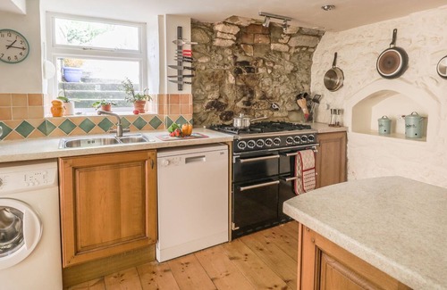 Wyke Regis Cottage | MYRTLE COTTAGE, pet friendly, character holiday cottage in Wyke Regis