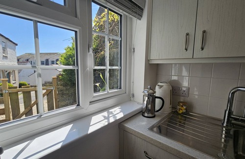 St. Mawes Cottage | Myrtle Cottage - sleeps 4 guests in 2 bedrooms