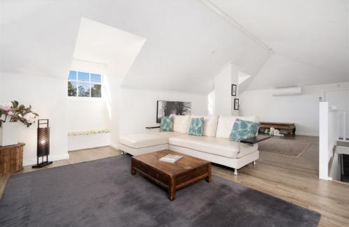 Kangaroo Valley Apartment | Myrtle Tree Lodge - Leaves