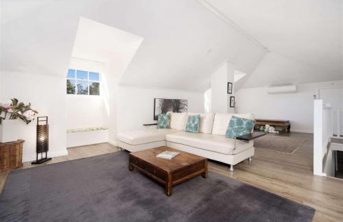 Kangaroo Valley House | Myrtle Tree Lodge Leaves, Kangaroo Valley