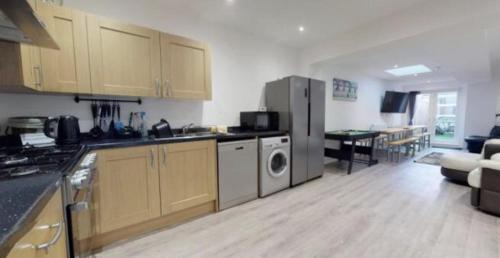 Weymouth House | Myrtle villa 10 bedrooms sleeps 28, 2 min to beach