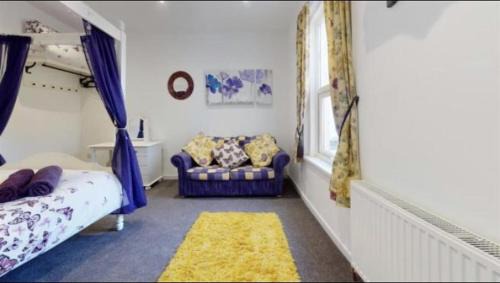 Weymouth House | Myrtle villa 10 bedrooms sleeps 28, 2 min to beach