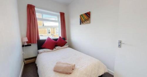 Weymouth House | Myrtle villa 10 bedrooms sleeps 28, 2 min to beach