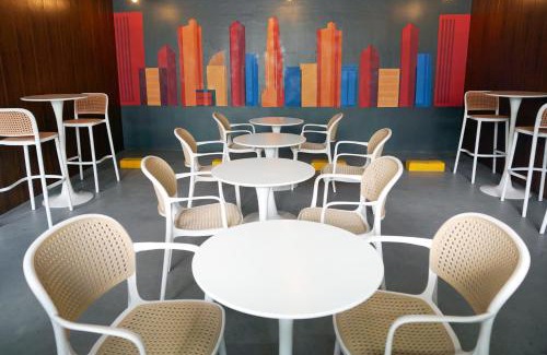 Urdaneta Hotel | mySTAY Hotel BGC North
