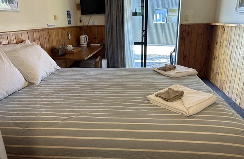 Ohaupo Hotel | Mystery Creek Motel