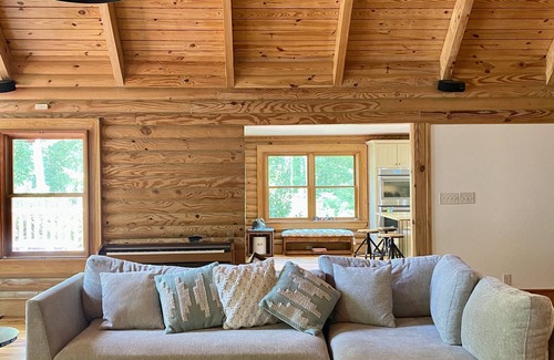 Hillsborough Cabin | Mystical Retreat 10+Acres Close to Hillsborough,Chapel Hill & Durham