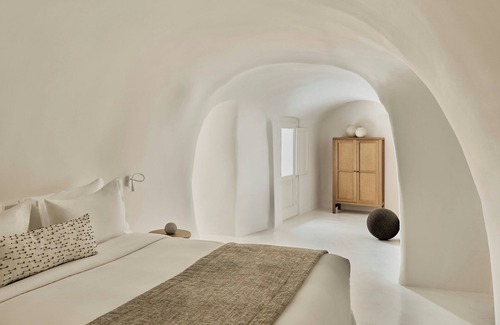 Oia Hotel | Mystique, a Luxury Collection Hotel, Santorini