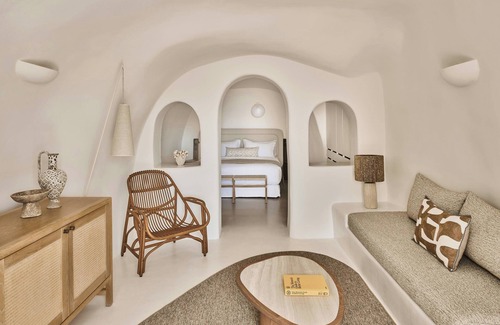 Oia Hotel | Mystique, a Luxury Collection Hotel, Santorini