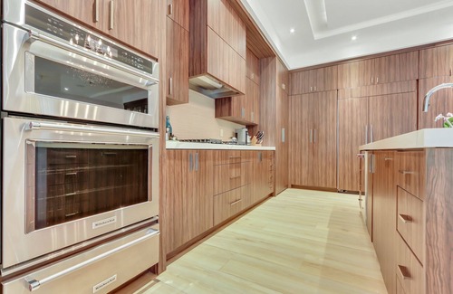 South Miami House | Mystique: Luxe Modern Villa, Pool, Hot Tub, Gym, & Wet Bar!