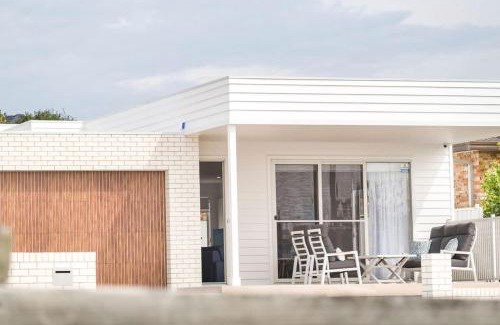 Vincentia House | Myuna - beachfront pet-friendly coastal escape