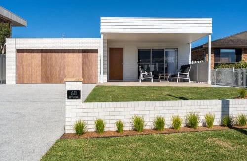 Vincentia House | Myuna - beachfront pet-friendly coastal escape
