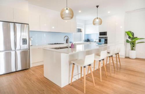 Vincentia House | Myuna - beachfront pet-friendly coastal escape