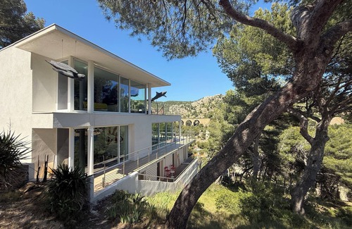 Ensues-la-Redonne House | N'ARTure home with unique environment (restricted calanque, sea front and boat)