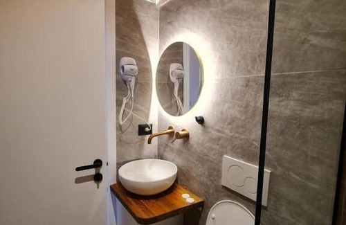 Berat Hotel | N'Gorice