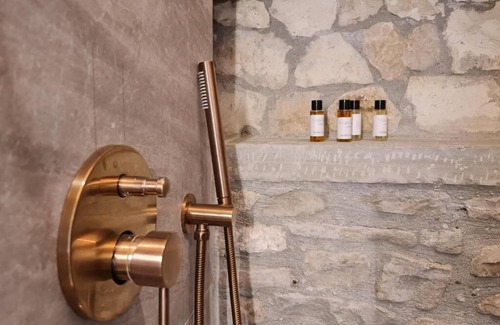 Berat Hotel | N'Gorice