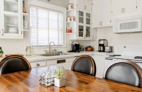 Central Oregon Other | n5 Bedroom Historic Home w/Gated Parking