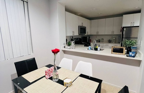 Canyon Country Apartment | nA new space for you and your family to enjoy the best of Santa Clarita! nnn