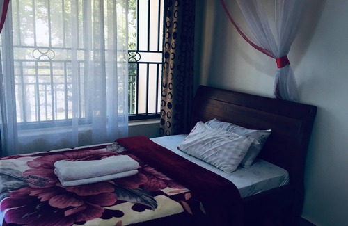 Entebbe Hotel | Nabinoonya Resort Beach